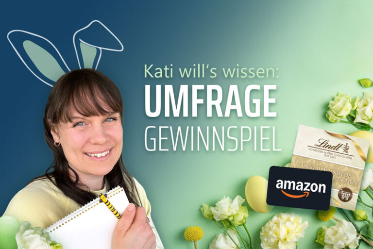 Ein Foto unserer Content-Marketing-Managerin Kati mit Hasenohren und grün-blauen Oster-Hintergrund