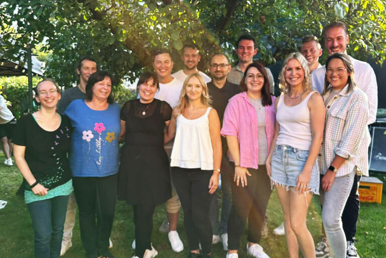 Ein Gruppenbild von unserem Team beim Sommerfest 2024.