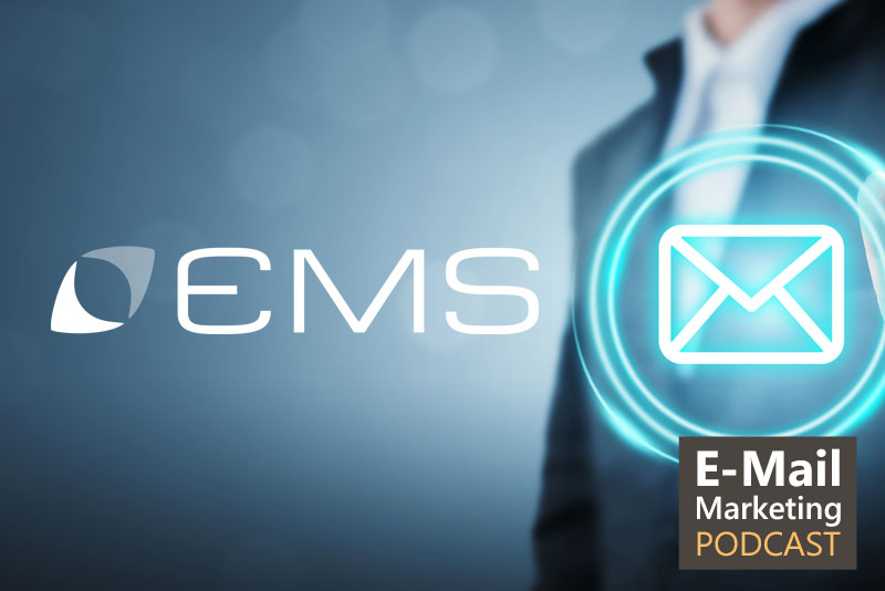 Geschäftsmann berührt E-Mail-Icon und daneben ist das Logo von dem EMS